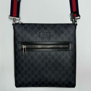 Gucci GG Supreme Messenger Bag Black/Grey